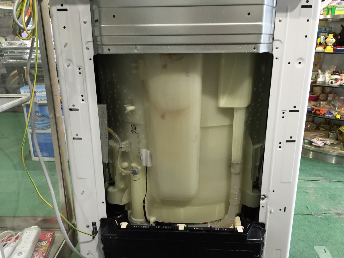 【東芝】洗濯機（AW-70VG）　裏のパネル　へこみ修理