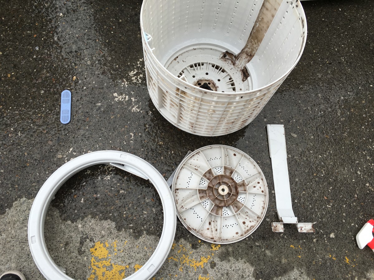 東芝4.2kg洗濯機(AW-42SJ)　分解と洗濯槽の掃除の方法