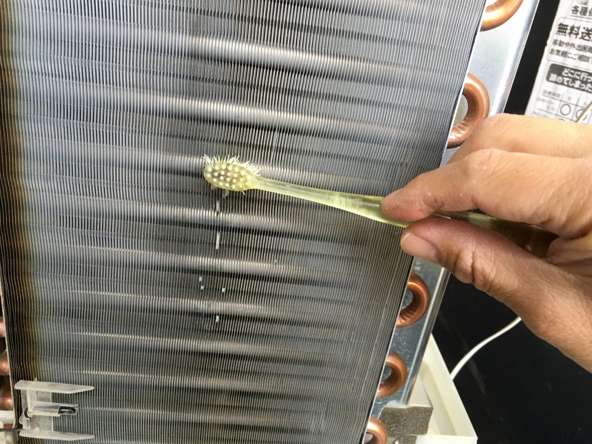 コロナ 窓用エアコンCW-169G 分解して洗浄する方法