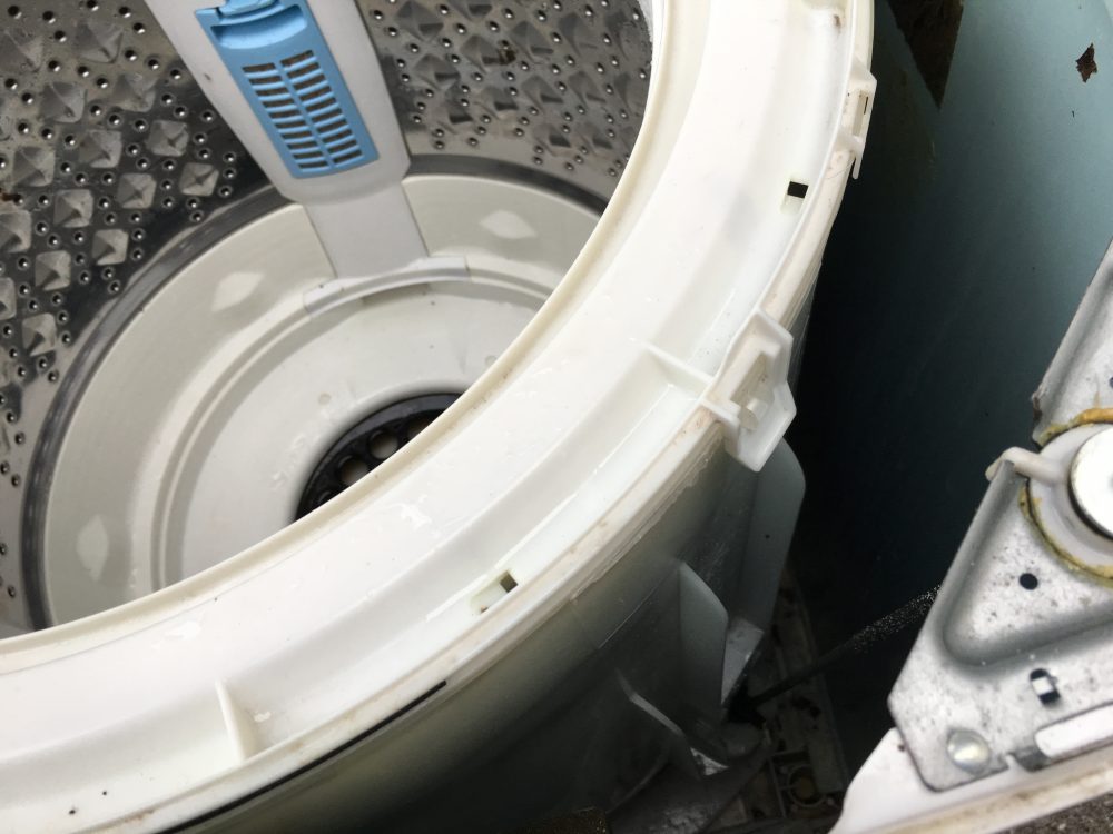 東芝洗濯機AW-70DGの分解と、洗濯槽の掃除の方法