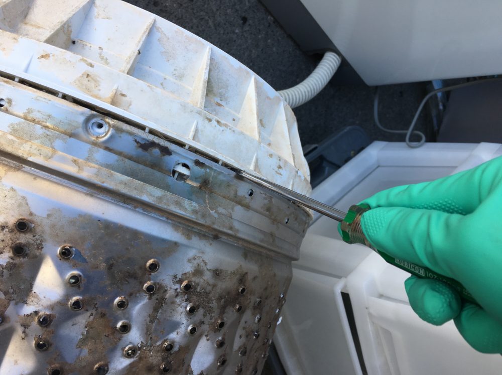 柔軟剤のカビ汚れがやばい！！東芝6kg洗濯機（AW-60GK）の分解と洗濯槽の掃除