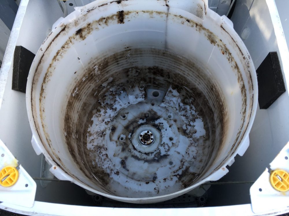 【ハイアール洗濯機 カビ臭いを撃退！！】洗濯槽の周りの汚れの掃除