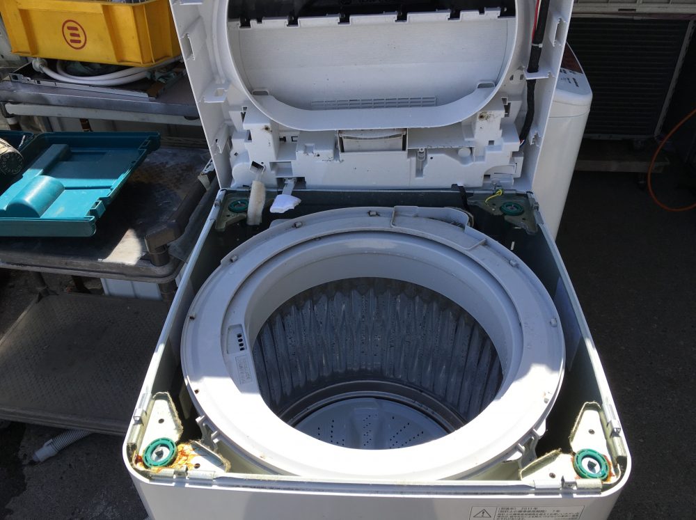 シャープ5.5kg洗濯機（ES-GE55K）の分解と洗濯槽の掃除（クリーニング）