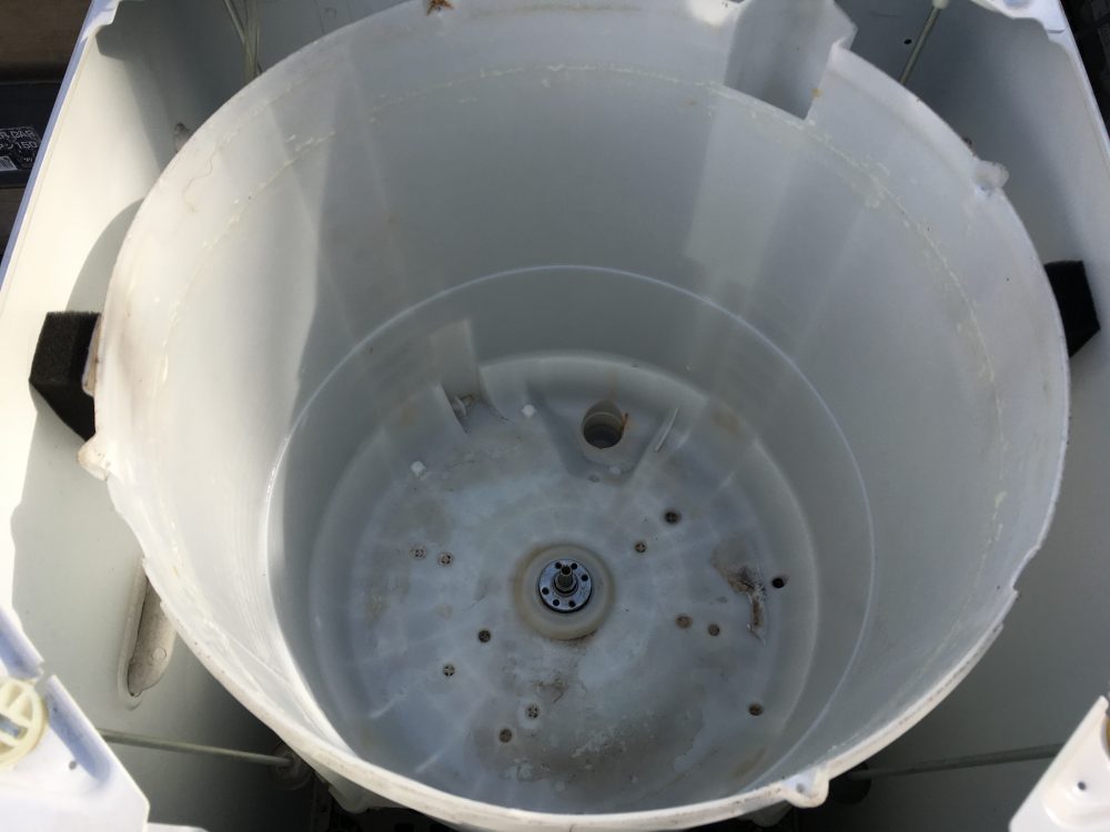 アクア6kg縦型洗濯機（AQW-S60B）の分解と洗濯槽の掃除