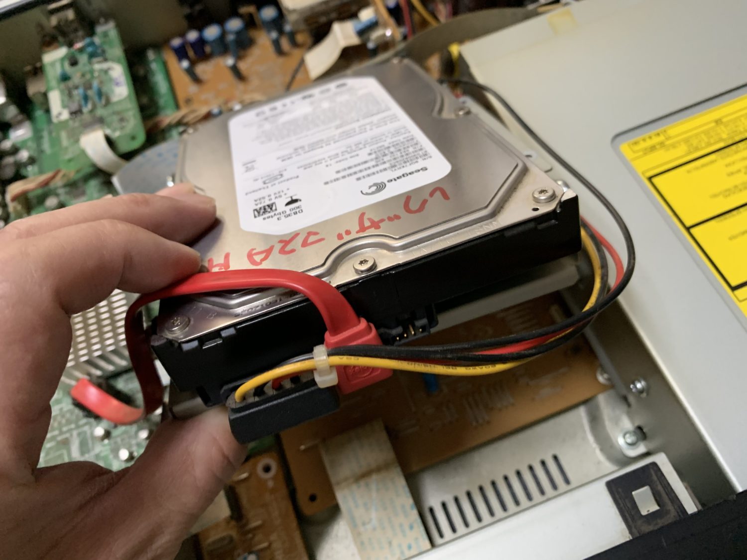 東芝DVDレコーダー(RD-E301)HDD・ドライブ 分解と修理方法