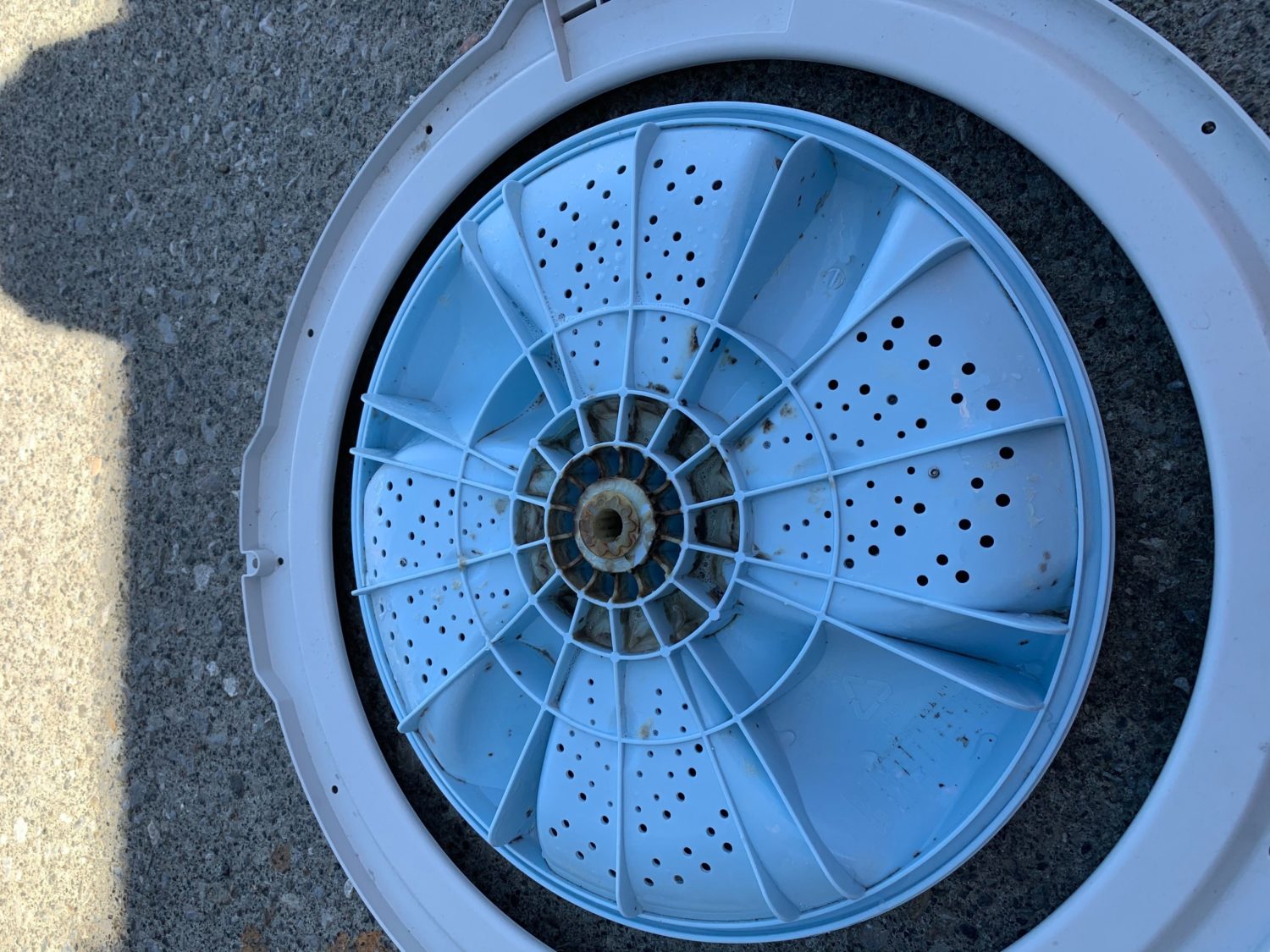 ハイセンス 洗濯機 HW-G45E4KW (4.5Kg)分解掃除の方法